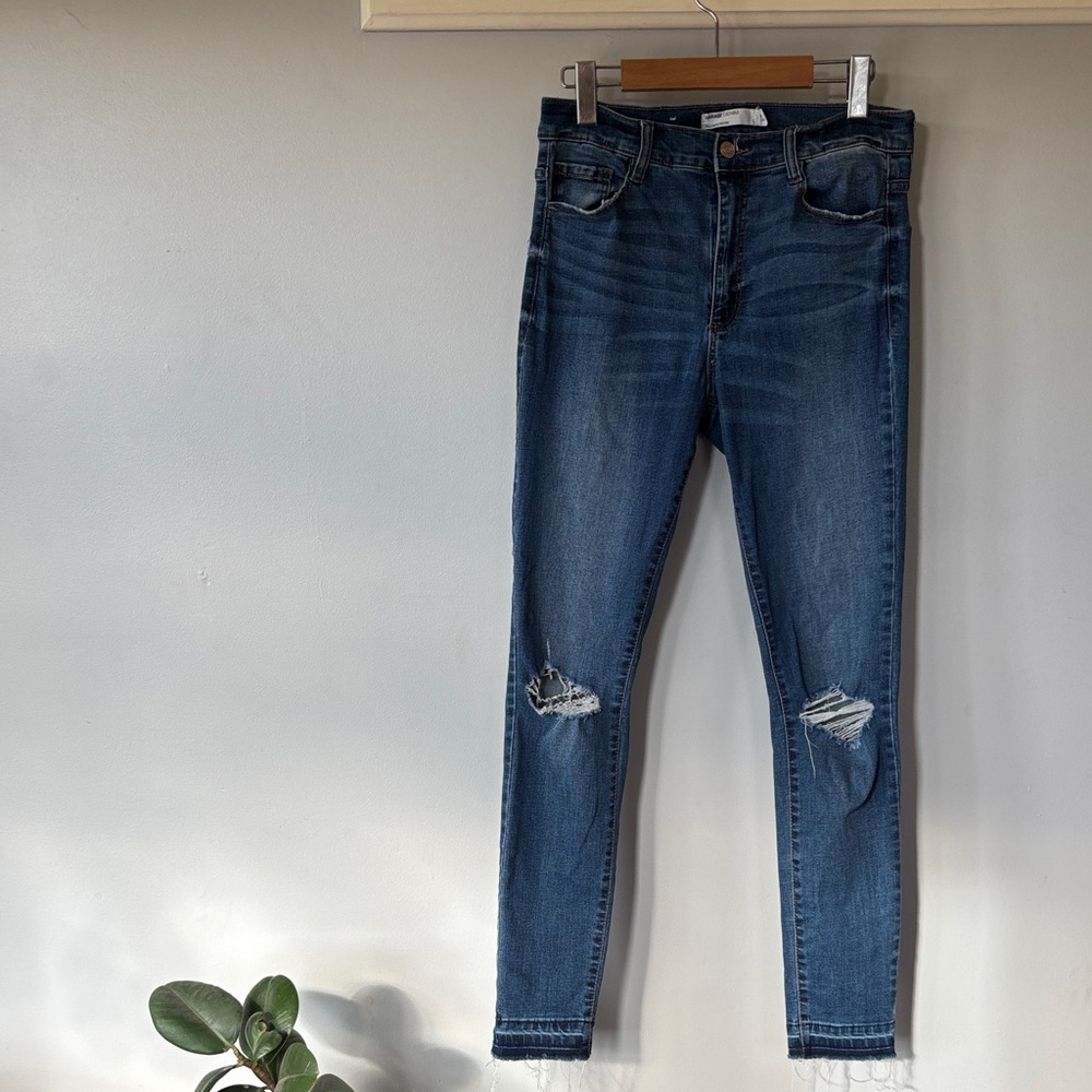 Garage Women’s Size 9/29 High Rise Distressed Skinny Jeans